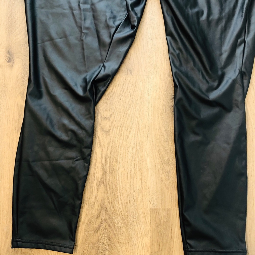 Simply Vera Wang faux leather pants - Picture 3 of 9
